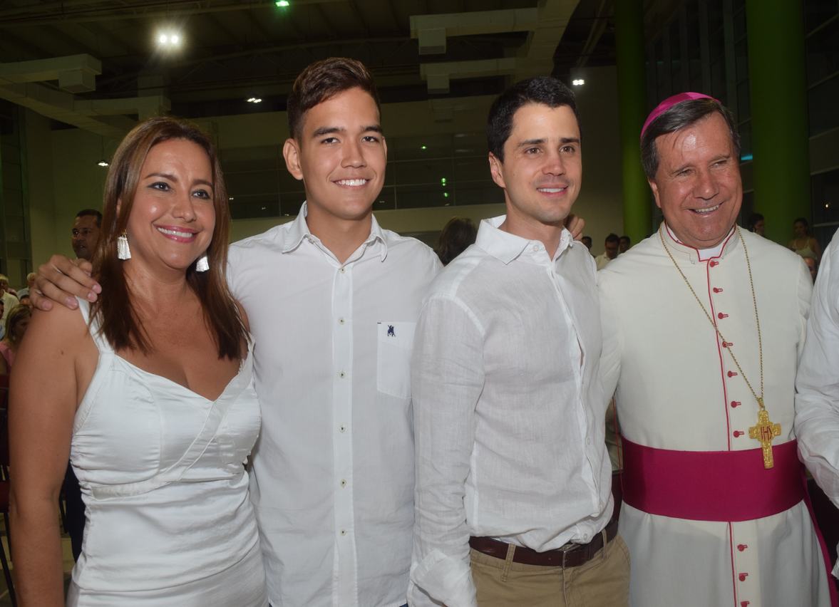 Tatiana Quintero de Rincón, Juan José Rincón, Tomás Uribe Moreno y Monseñor Froilán Casas.
